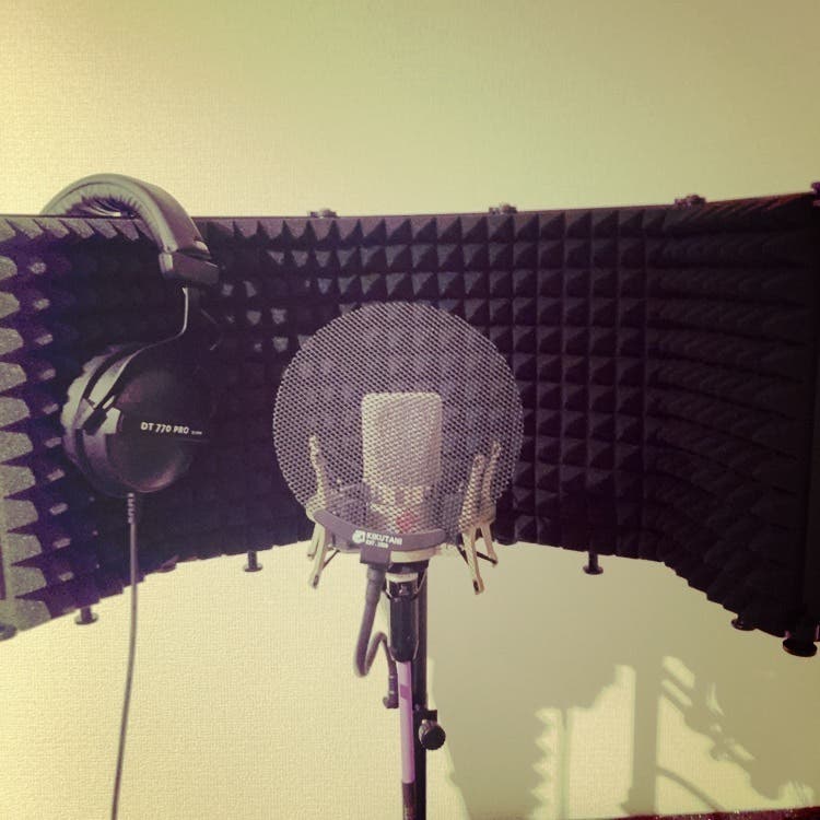 北池袋 防音レコーディングスタジオ Neumann TLM102とリフレクションフィルター